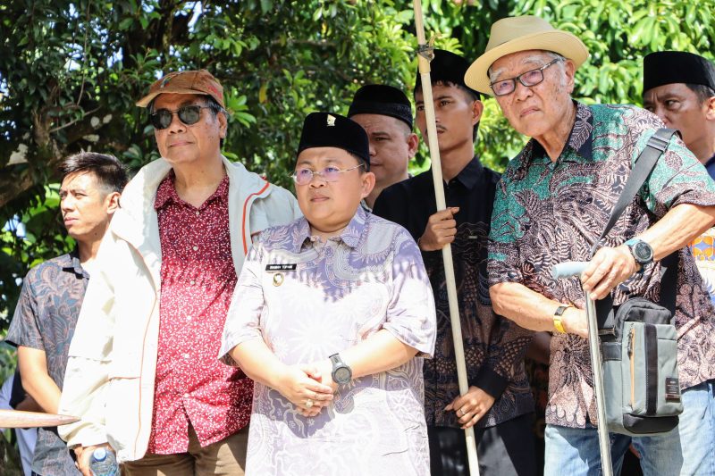 Wabup Pesibar Hadiri Anjau Silau Keluarga Kartadilaga dan Peresmian Masjid Jami’ At-Tanwir