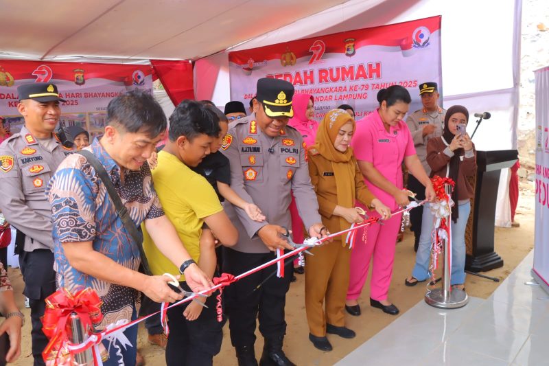 Hari Bhayangkara Ke-79, Kapolresta Bandar Lampung Resmikan Rumah Hasil Bedah Rumah Pasutri Meninggal Korban Longsor