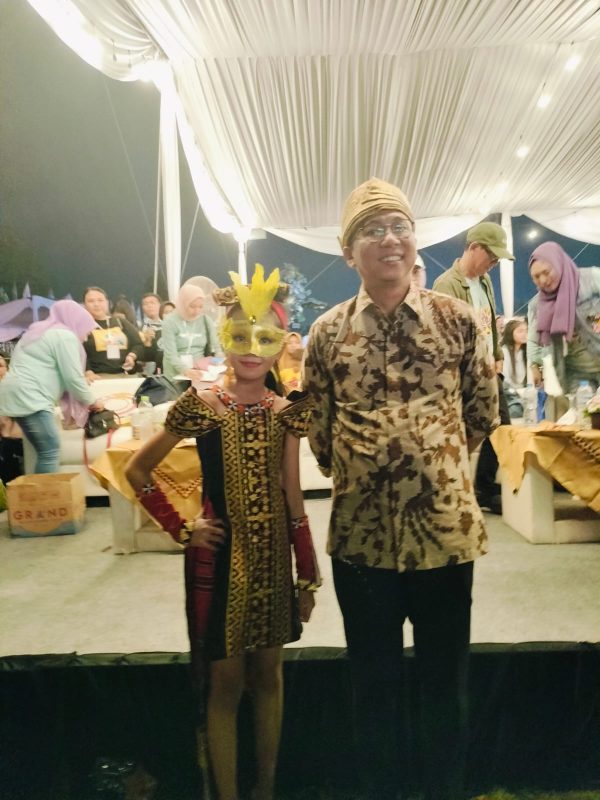 Modeling Cilik Nindya Nafisya Putri Tampil Anggun di Pembukaan Festival Krakatau 2025