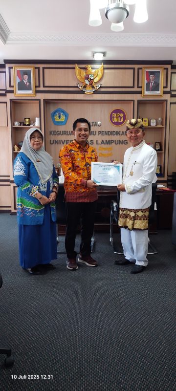 MPBKL Unila Libatkan Tokoh Adat sebagai Penguji Tesis, Perkuat Kolaborasi Akademik dan Budaya Lokal
