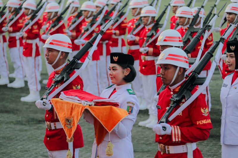 Upacara Penurunan Bendera Merah Putih dalam Rangka HUT RI ke-80 Berlangsung Khidmat di Lampung