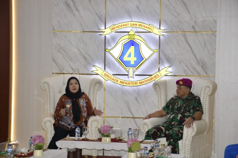 DANBRIGIF 4 MARINIR/BS BERSAMA WALIKOTA BANDAR LAMPUNG DAN OWNER GOLDEN TULIP PANEN BAWAL DAN MELON