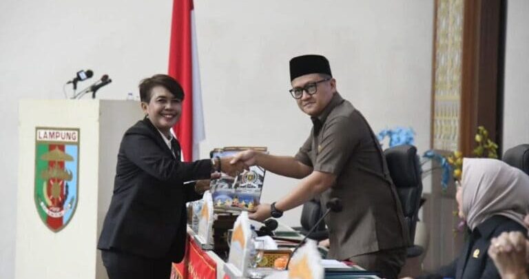 DPRD Lampung Rapat Paripurna Laporan Pansus Atas LHP BPK