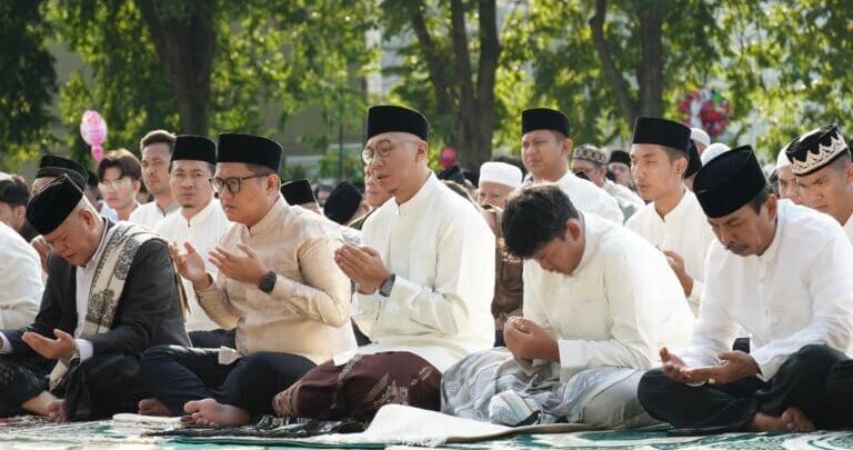 Ketua DPRD Lampung Salat Iduladha Bersama Gubernur